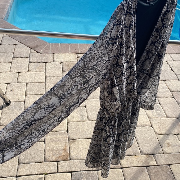 Express Short romper - Picture 3 of 5